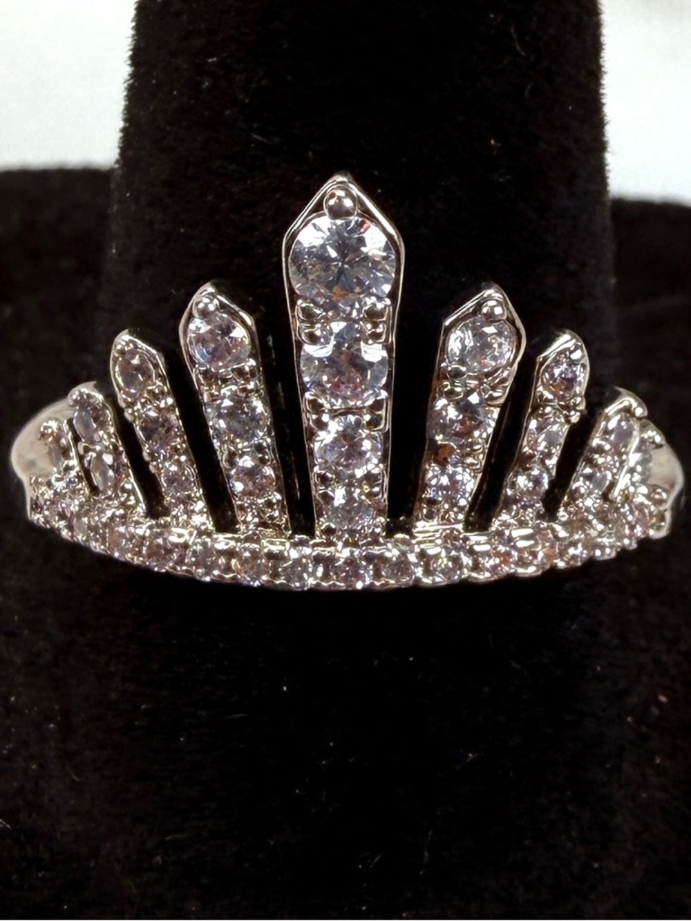 Beautiful delicate 9 3/4 Silvertone bling crown shape ring